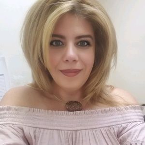 Meet your Posher, Carmela